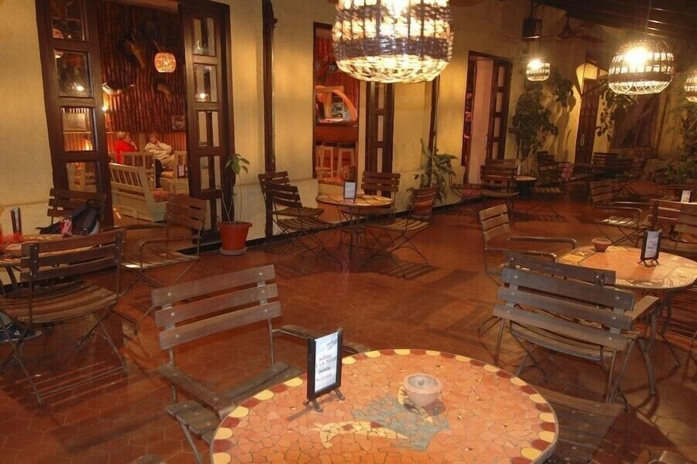 Hotel De La Poste سانت - لويس المظهر الخارجي الصورة